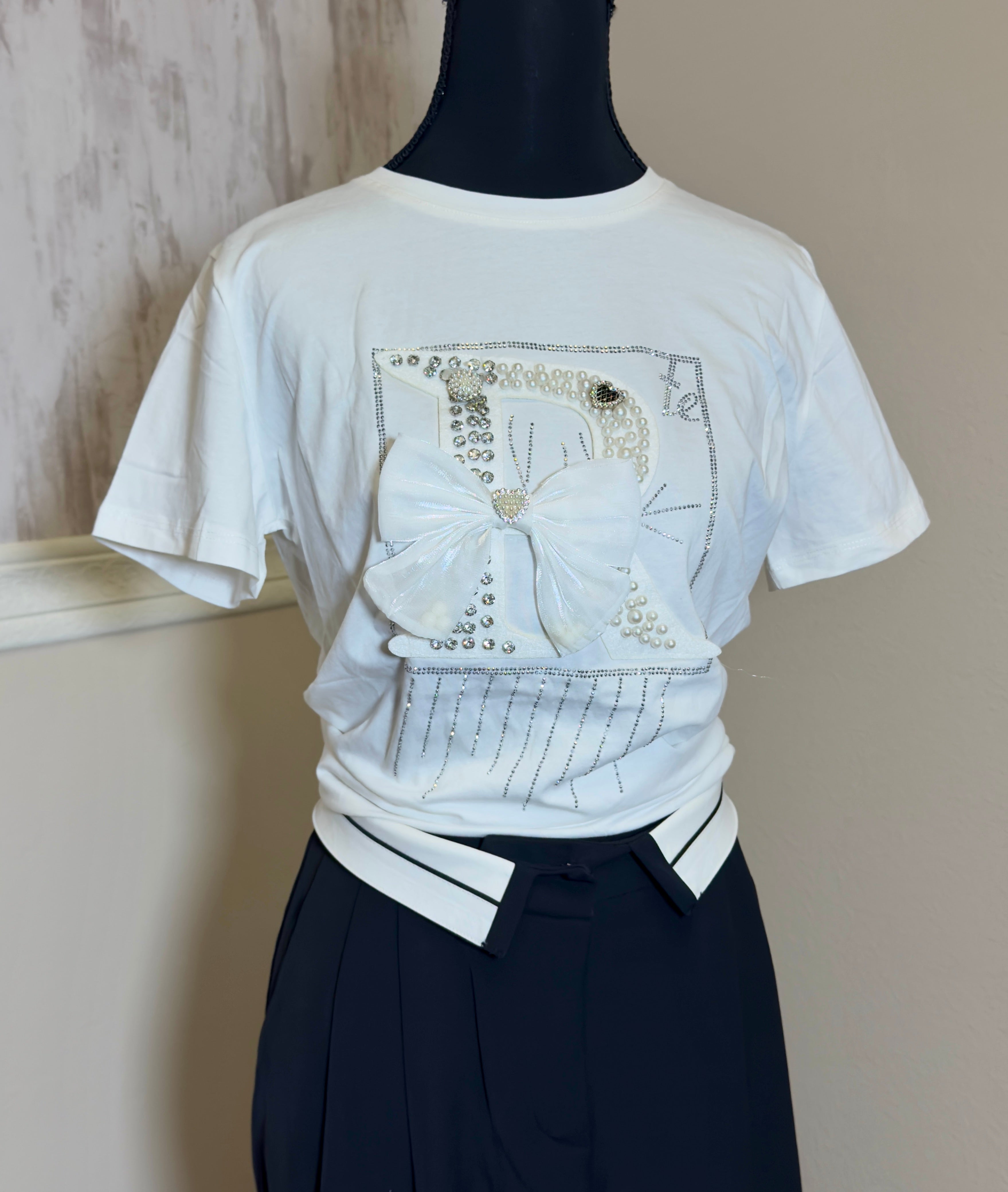 Elegant bow T-shirt